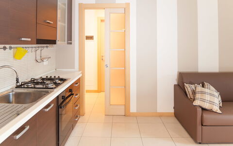 Apartment Zero - Diano Marina: Camera, Proprietà, Mobilia, Piastrella, Cucina, Interior Design, Pavimento, Cabinetry, Costruzione, Casa