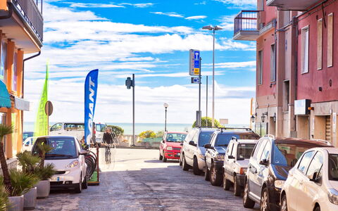 Apartment Zero - Diano Marina: Cittadina, Quartiere, Strada, Modalità Di Trasporto, Trasporto, Zona Urbana, Cielo, Strada, Veicolo, Zona Residenziale