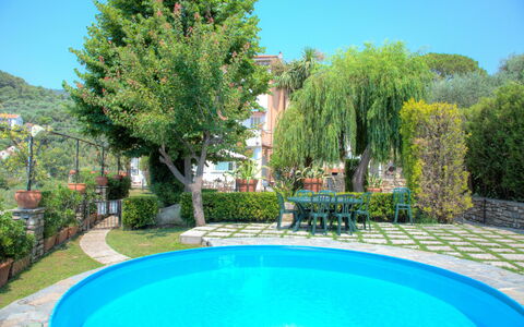 Casa Del Sole - San Bartolomeo Al Mare: Piscina, Proprietà, Paesaggio Naturale, Immobiliare, Estate, Costruzione, Casa, Albero, Erba, Villa