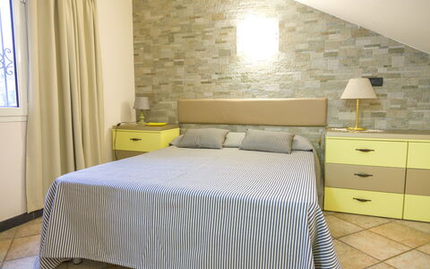 Casa Del Sole - San Bartolomeo Al Mare: Camera Da Letto, Mobilia, Letto, Lenzuolo, Camera, Proprietà, Parete, Bedding, Telaio Del Letto, Interior Design