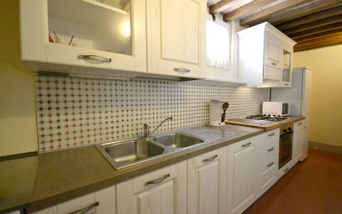 Villa Il Palazzone: Proprietà, Camera, Controsoffitto, Cabinetry, Cucina, Mobilia, Lavello, Interior Design, Costruzione, Casa