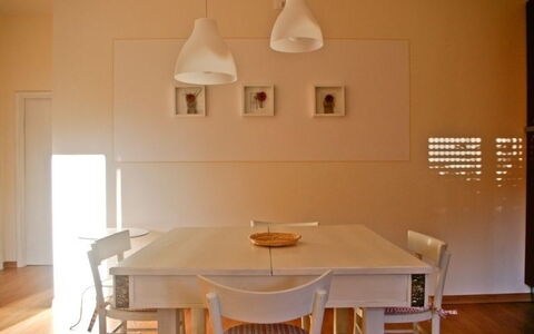 Gli Appartamenti Di Manuela: Camera, Proprietà, Mobilia, Tavolo, Interior Design, Sala Da Pranzo, Casa, Pavimento, Parete, Soffitto