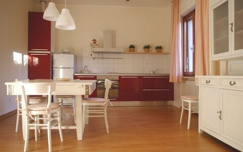 Gli Appartamenti Di Manuela: Camera, Mobilia, Proprietà, Pavimento, Pavimento In Legno, Interior Design, Costruzione, Cucina, Latifoglie, Cabinetry