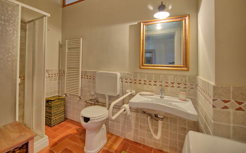 Pozzo Dei Desideri: Bagno, Camera, Proprietà, Interior Design, Piastrella, Pavimento, Costruzione, Casa, Immobiliare, Idraulico Fixture