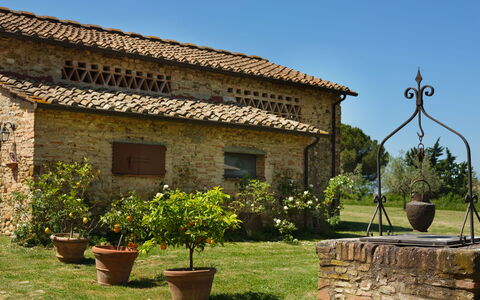 Pozzo Dei Desideri: Pianta, Cielo, Costruzione, Proprietà, Finestra, Vaso Di Fiori, Lotto, Street Luce, Casa, Erba