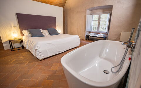 Appartamento La Corte: Vasca Da Bagno, Proprietà, Finestra, Idraulico Fixture, Legna, Costruzione, Interior Design, Comfort, Bagno