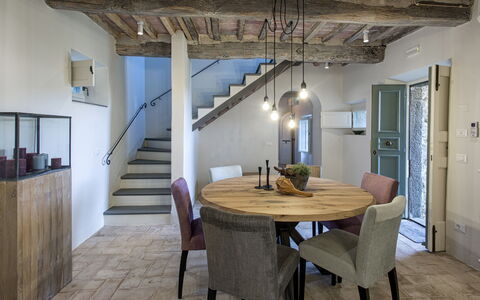 Tenuta Pomona: Sala Da Pranzo, Camera, Proprietà, Soffitto, Costruzione, Interior Design, Pavimento, Mobilia, Pavimento In Legno, Casa