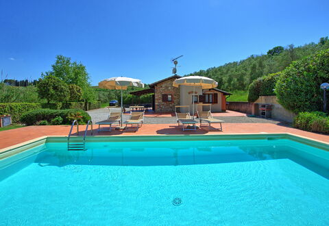 Cuccardino: Acqua, Cielo, Pianta, Proprietà, Piscina, Azzurro, Shade, Albero, Mobili Da Esterno, Erba