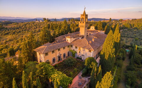 Montegufoni: Natura, Cielo, Punto Di Riferimento, Fotografia Aerea, Albero, Mattina, Foglia, Sera, Luce Del Sole, Paesaggio