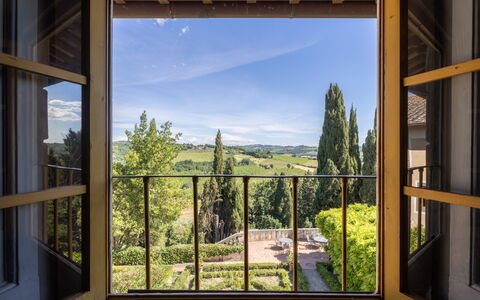 Montegufoni: Lotto, Casa, Estate, Balcone, Eco Hotel, Villa, Illuminazione Diurna