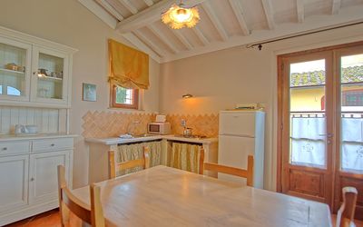 Tiglio: Camera, Proprietà, Mobilia, Controsoffitto, Pavimento, Costruzione, Soffitto, Cabinetry, Cucina, Pavimento In Legno