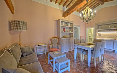 Montegufoni 18: Camera, Proprietà, Costruzione, Mobilia, Interior Design, Casa, Soggiorno, Pavimento, Immobiliare, Soffitto