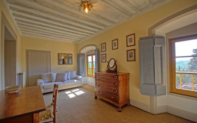 Cardinale: Camera, Proprietà, Soffitto, Costruzione, Interior Design, Mobilia, Casa, Giallo, Casa, Immobiliare