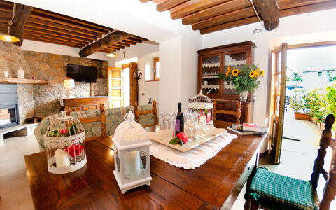 Alla Piazzetta Proprietà: Proprietà, Camera, Costruzione, Interior Design, Casa, Mobilia, Soffitto, Immobiliare, Soggiorno, Casa