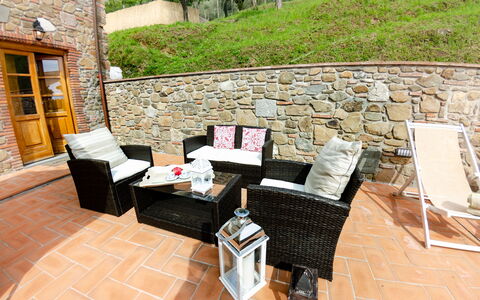 Alla Piazzetta: Proprietà, Parete, Camera, Mobilia, Brick, Costruzione, Casa, Immobiliare, Terrazza, Pavimento