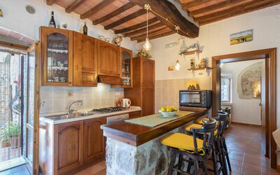 Giulia: Proprietà, Camera, Costruzione, Mobilia, Controsoffitto, Cucina, Fascio, Soffitto, Interior Design, Immobiliare