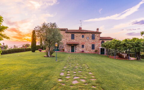 Villa Roncovisi: Proprietà, Cielo, Estate, Casa, Casa, Costruzione, Erba, Dimora, Immobiliare, Architettura