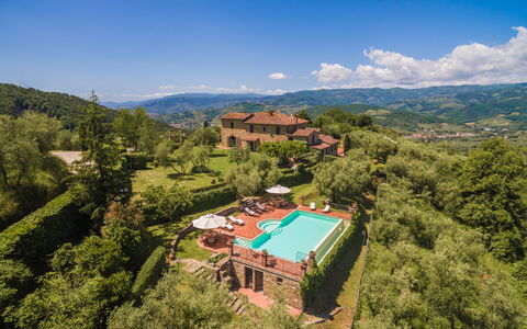 Villa Roncovisi: Natura, Paesaggio Naturale, Hill Station, Cielo, Vegetazione, Proprietà, Natura Selvaggia, Montagna, Casa, Cittadina