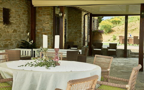 Villa Umbra: Proprietà, Tovaglia, Camera, Mobilia, Ristorante, Interior Design, Costruzione, Tavolo, Sala Da Pranzo, Casa