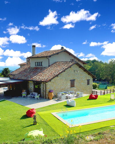 Villa Umbra: Proprietà, Casa, Paesaggio Naturale, Cielo, Erba, Immobiliare, Casa, Lotto, Costruzione, Estate