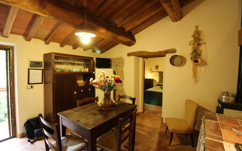 Agriturismo le Calle: Camera, Proprietà, Costruzione, Mobilia, Casa, Interior Design, Soffitto, Sala Da Pranzo, Tavolo, Pavimento