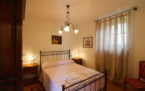 Borgo di Usciano: Letto, Camera, Mobilia, Proprietà, Camera Da Letto, Telaio Del Letto, Lenzuolo, Interior Design, Costruzione, Pavimento
