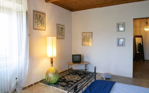 Podere i Gigli: Camera, Proprietà, Costruzione, Casa, Interior Design, Giallo, Mobilia, Immobiliare, Pavimento, Casa