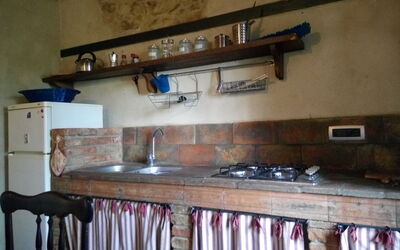 Iris: Legna, Pavimentazione, Cucina, Pavimento, Controsoffitto, Elettrodomestico Da Cucina, Cucina Stufa, Camera, Apparecchio Major, Color Legno