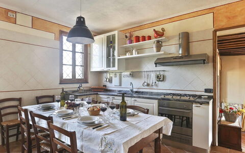 La Castagnara: Camera, Mobilia, Controsoffitto, Proprietà, Cucina, Costruzione, Interior Design, Cabinetry, Pavimento, Soffitto