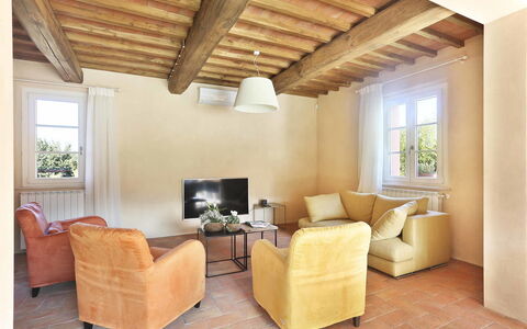 Uva: Soggiorno, Camera, Proprietà, Soffitto, Mobilia, Interior Design, Costruzione, Pavimento, Casa, Parete