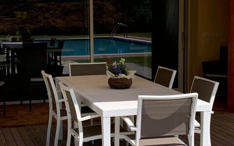 Uva: Tavolo, Mobilia, Proprietà, Sedia, Azzurro, Legna, Shade, Mobili Da Esterno, Acqua, Interior Design