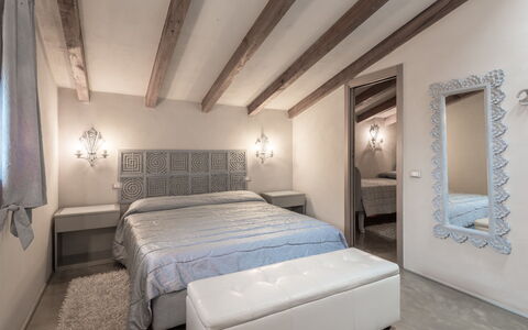 Villa Del Santo Bastiano: Camera Da Letto, Letto, Camera, Mobilia, Proprietà, Interior Design, Telaio Del Letto, Lenzuolo, Costruzione, Soffitto