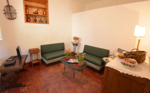 Collina Lagomare: Camera, Proprietà, Soggiorno, Mobilia, Interior Design, Pavimento, Costruzione, Casa, Immobiliare, Tavolo
