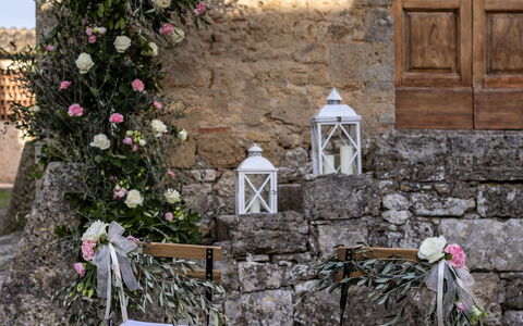Antico Borgo San Lorenzo - Weddings And Events: Pianta, Mobilia, Proprietà, Fiore, Costruzione, Tavolo, Porta, Finestra, Sedia, Vaso Di Fiori