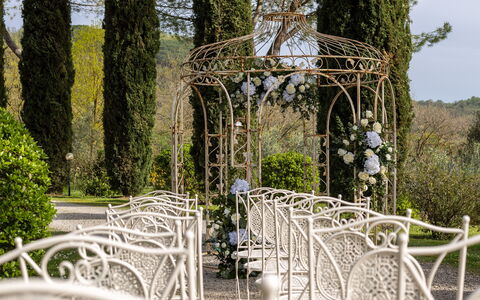 Antico Borgo San Lorenzo - Weddings And Events: Pianta, Cielo, Foglia, Albero, Legna, Woody Impianto, Erba, Spazio Pubblico, Arbusto, Sempreverde
