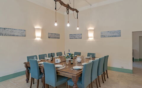 Castello D'Ombrone: Camera, Proprietà, Sala Da Pranzo, Costruzione, Soffitto, Tavolo, Interior Design, Immobiliare, Mobilia, Pavimento