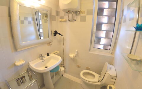 Il Nido: Bagno, Proprietà, Camera, Idraulico Fixture, Interior Design, Immobiliare, Costruzione, Casa, Architettura, Casa