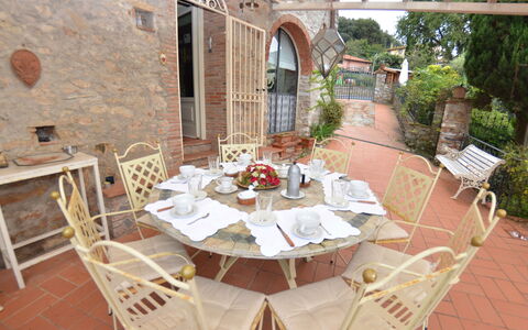 Borgo Bucatra Buonvento: Proprietà, Tavolo, Costruzione, Camera, Mobilia, Casa, Immobiliare, Ristorante, Interior Design, Villa