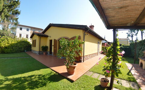 La Capannella: Proprietà, Casa, Casa, Costruzione, Immobiliare, Zona Residenziale, Cortile, Villetta, Estate, Lotto