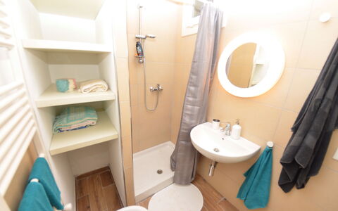 Podere San Martino: Bagno, Camera, Proprietà, Casa, Mobilia, Immobiliare, Architettura, Interior Design, Costruzione, Idraulico Fixture