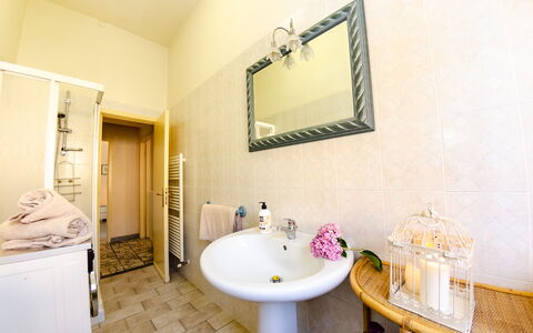 Villa Elisa: Bagno, Camera, Proprietà, Interior Design, Immobiliare, Costruzione, Casa, Lavello, Mobilia, Idraulico Fixture