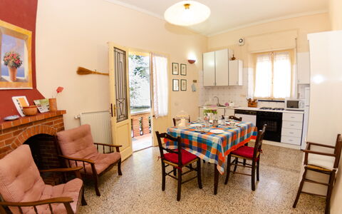 Villa Elisa: Camera, Proprietà, Mobilia, Costruzione, Immobiliare, Interior Design, Casa, Sala Da Pranzo, Tavolo, Pavimento