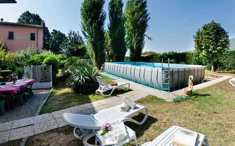 Villa Elisa: Proprietà, Cortile, Backyard, Casa, Immobiliare, Costruzione, Casa, Giardino, Erba, Architettura