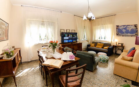 Villa Elisa: Camera, Soggiorno, Proprietà, Interior Design, Mobilia, Costruzione, Immobiliare, Casa, Casa, Tavolo