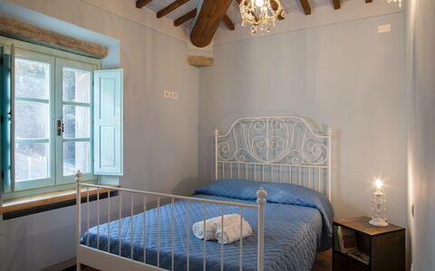 Villa Mezzavia: Camera Da Letto, Letto, Camera, Mobilia, Proprietà, Telaio Del Letto, Soffitto, Lenzuolo, Pavimento, Parete
