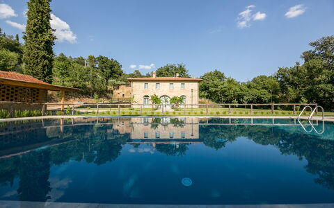 Villa Mezzavia: Piscina, Proprietà, Acqua, Reflecting Pool, Cielo, Estate, Costruzione, Architettura, Casa, Riflessione