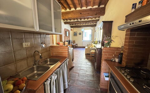 Casina Bella Di Lucca: Mobilia, Pavimentazione, Cucina, Interior Design, Controsoffitto, Legna, Apparecchio Major, Elettrodomestico Da Cucina, Pavimento, Soffitto