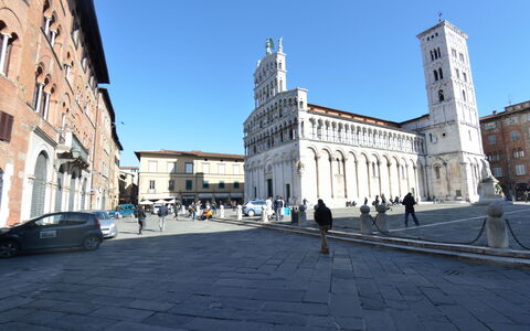 Casina Bella Di Lucca: Città, Punto Di Riferimento, Cittadina, Costruzione, La Piazza Cittadina, Insediamento Umano, Spazio Pubblico, Architettura, Plaza, Strada