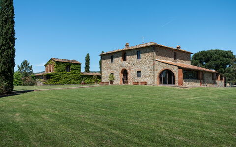 Villa Felciai: Cielo, Pianta, Albero, Paesaggio Naturale, Erba, Paesaggio, Area Rurale, Pascolo, Graminacee, Facciata