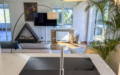 Villa Emanuele - Costarainera: Interior Design, Pavimentazione, Controsoffitto, Illuminazione, Cucina, Lampada, Casa, Mobilia, Pavimento, Camera